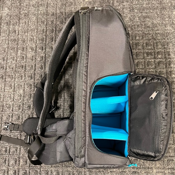 Thule EnRoute Camera Backpack - Picture 3 of 6